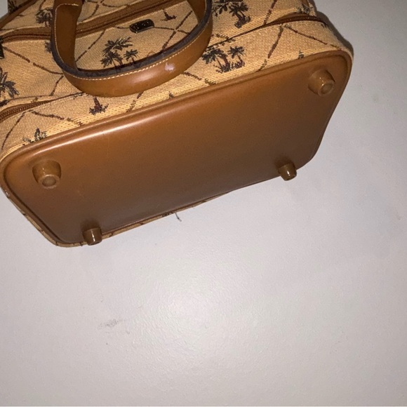 Chic Pegasus Tan Palm Tree Women's Travel Bag - Picture 6 of 15